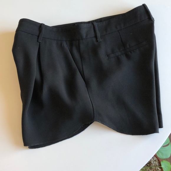 Aritzia Babaton Sexy PlayShorts in BLACK (size 4) - Picture 9 of 10